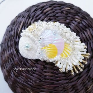 流れ星フィッシュ　ビーズ刺繍　ブローチ(コサージュ/ブローチ)