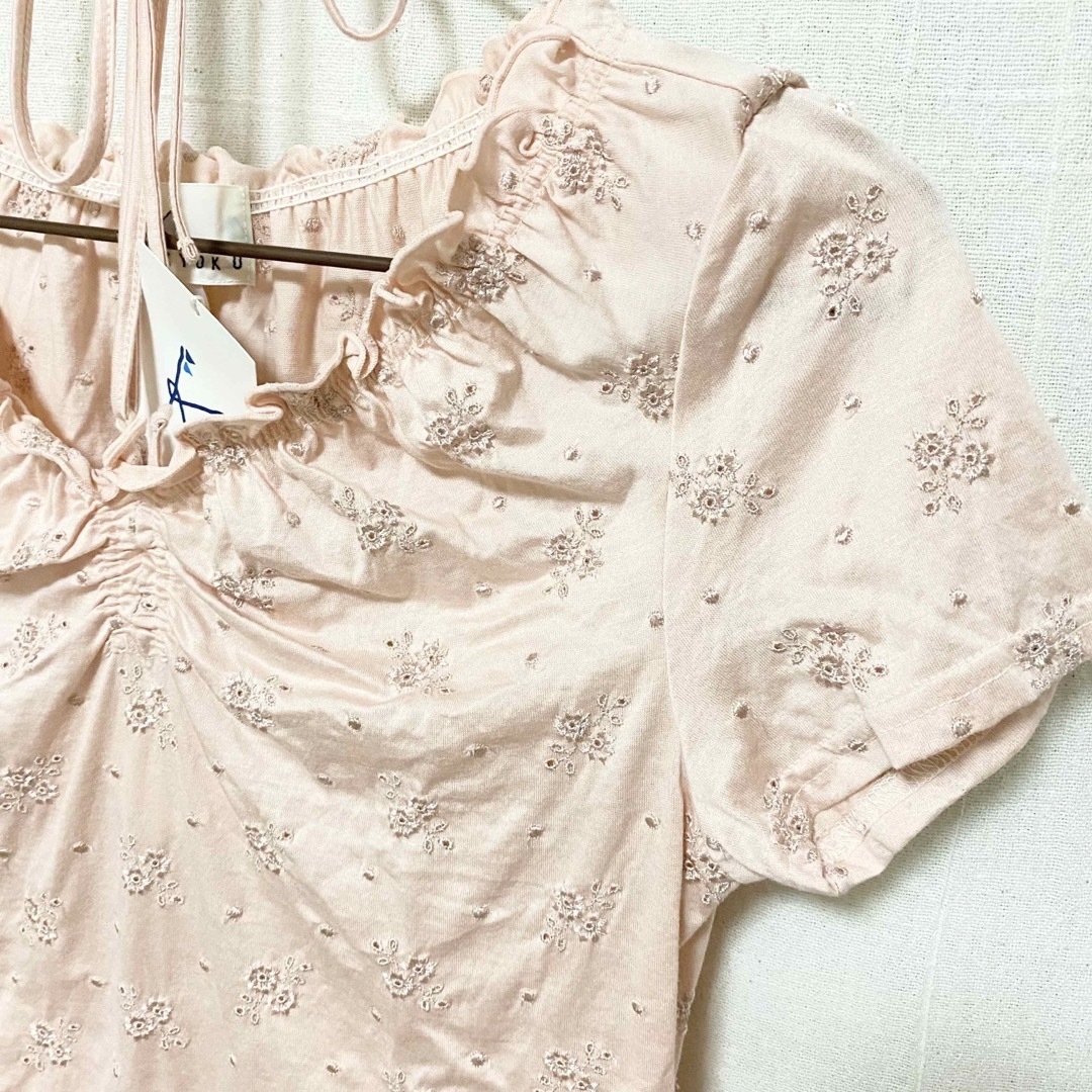 kumikyoku（組曲）(クミキョク)のKUMIKYOKU 組曲　ピンク　半袖　コットン　トップス　花柄　刺繍 レディースのトップス(シャツ/ブラウス(半袖/袖なし))の商品写真