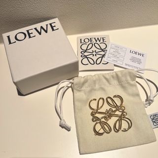 ロエベ(LOEWE)のロエベ LOEWE ブローチ アナグラム ゴールドカラー(ブローチ/コサージュ)