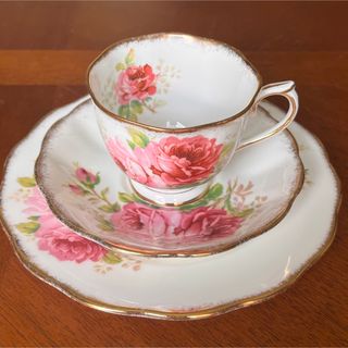 ロイヤルアルバート(ROYAL ALBERT)の【美品】ロイヤルアルバート★アメリカンビューティー★トリオ(食器)