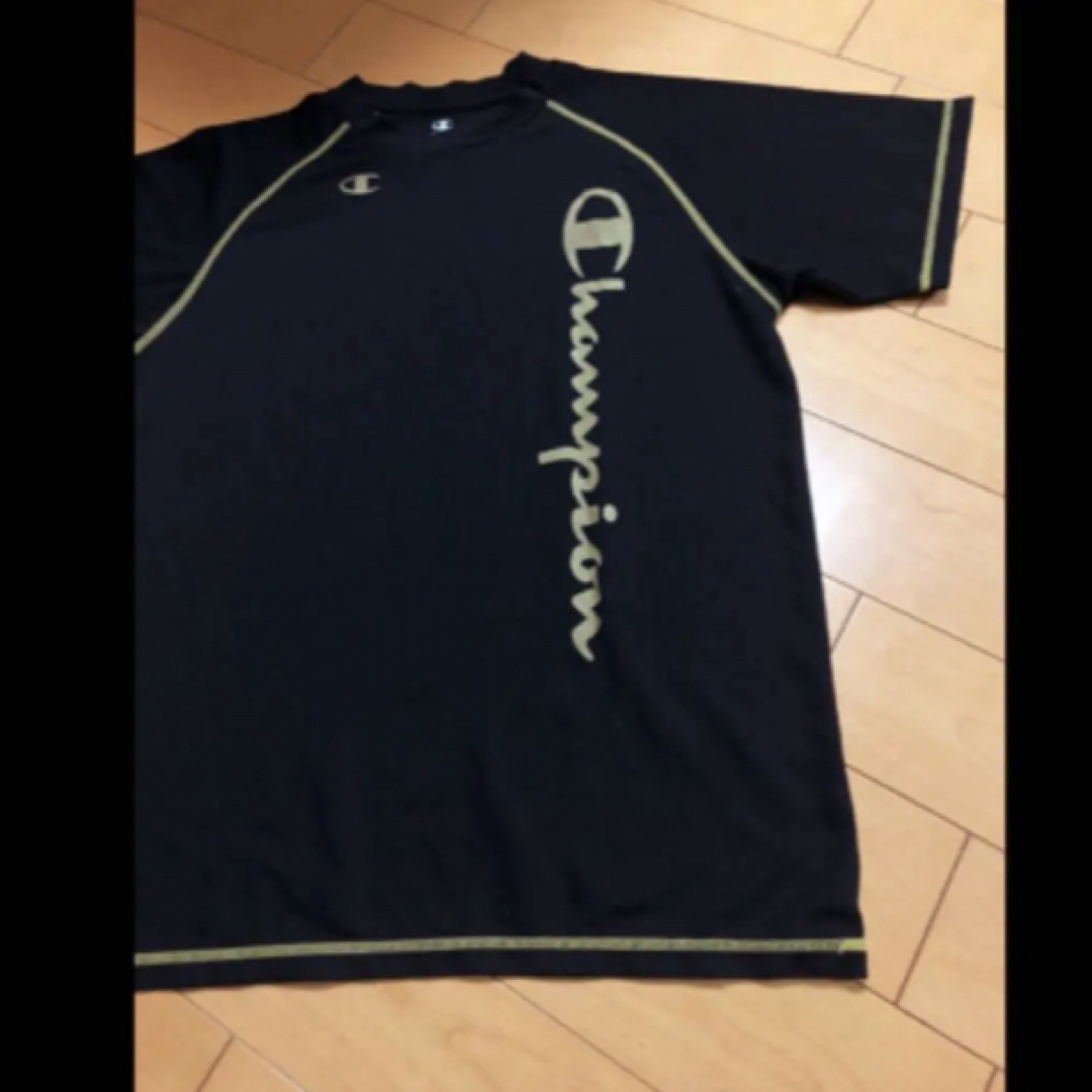 Champion(チャンピオン)のチャンピオンスベスベブラック×ゴールドT メンズのトップス(Tシャツ/カットソー(半袖/袖なし))の商品写真