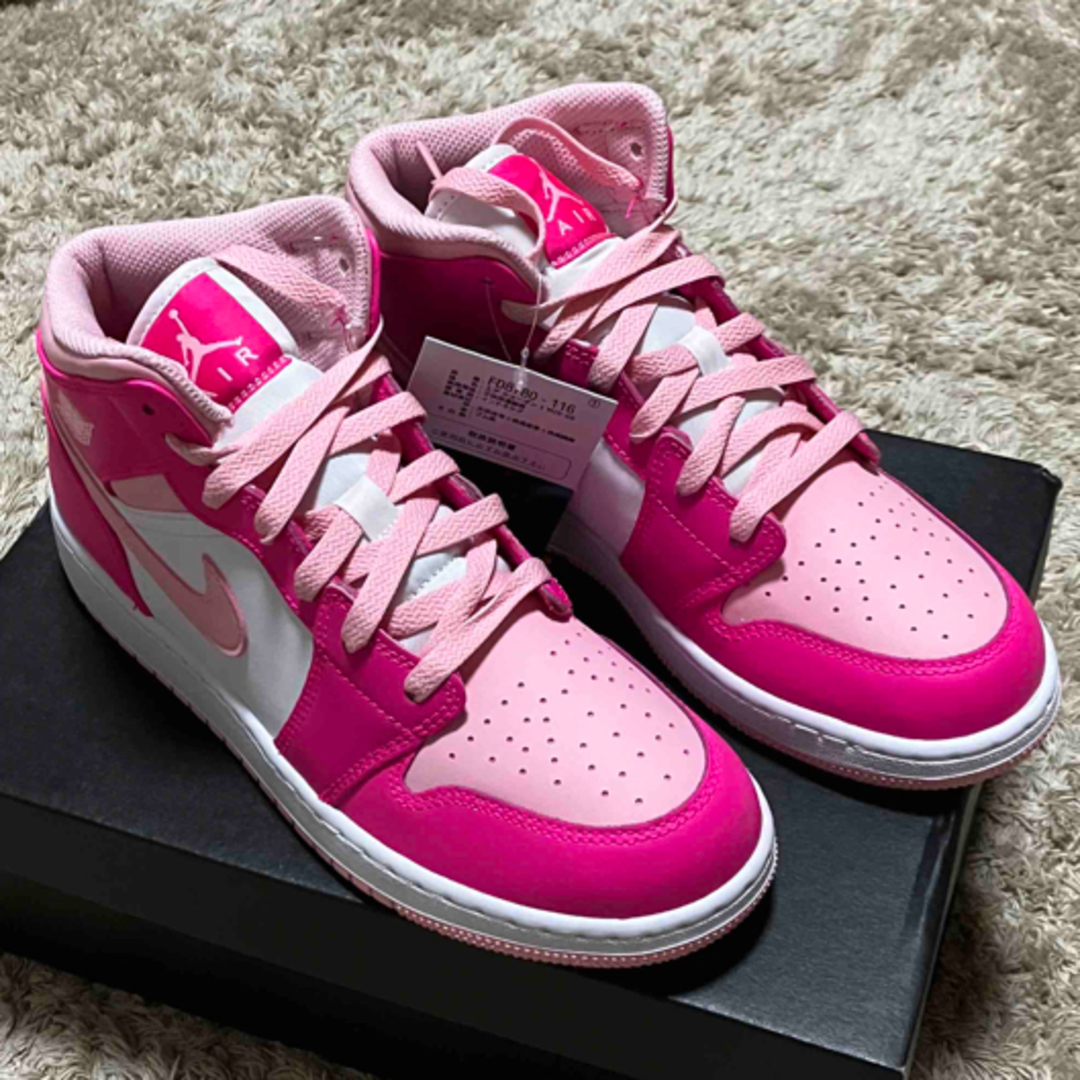 NIKE(ナイキ)のNike GS Air Jordan 1 Mid Medium SoftPink レディースの靴/シューズ(スニーカー)の商品写真