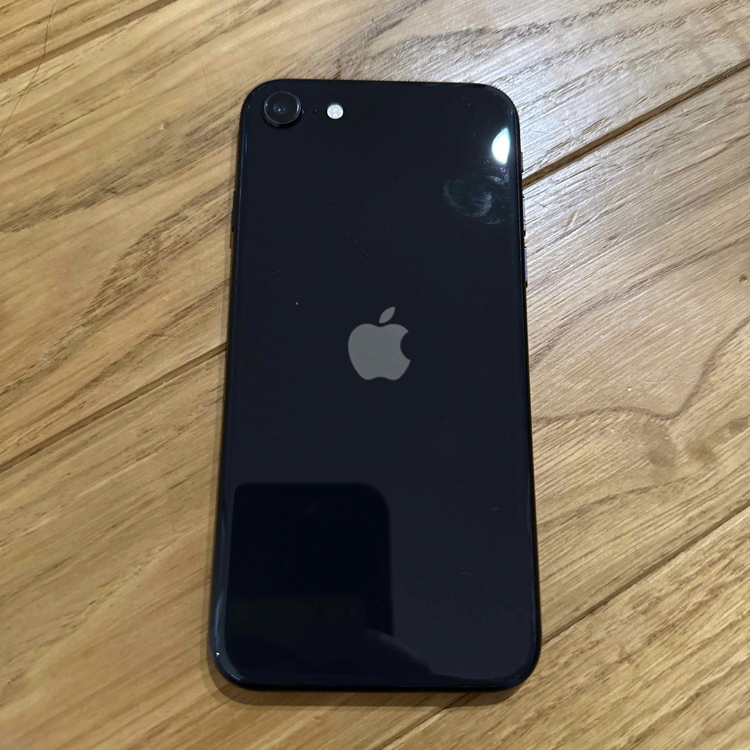 iPhone - iPhone se 第2世代 ブラック 64gb simフリーの通販 by 蒼い ...