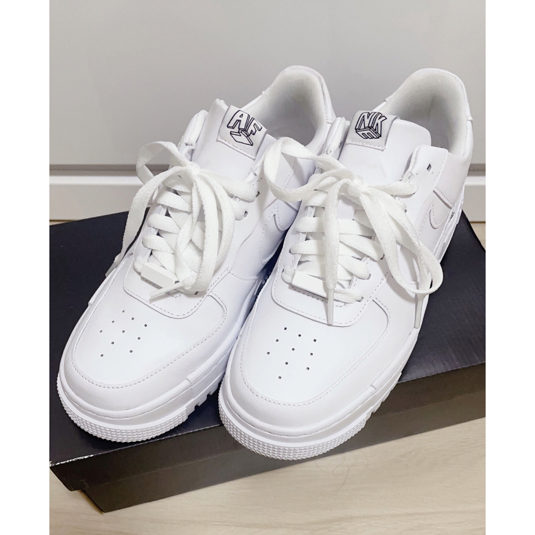 【新品】25㎝　NIKE WMNS AIR FORCE 1 PIXEL SE