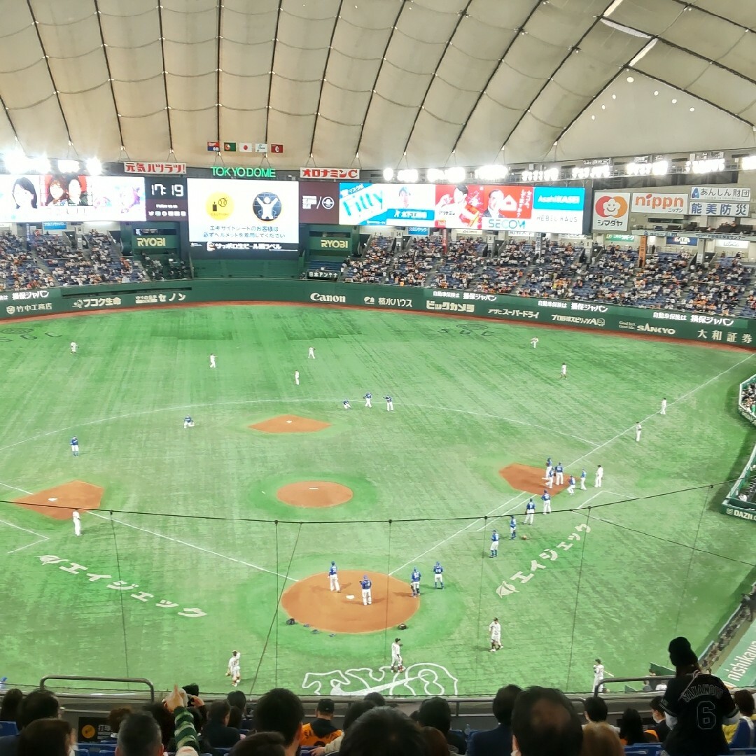 8/24(木)巨人VSヤクルト東京ドームシーズンシート通路側ペアの通販 by ...