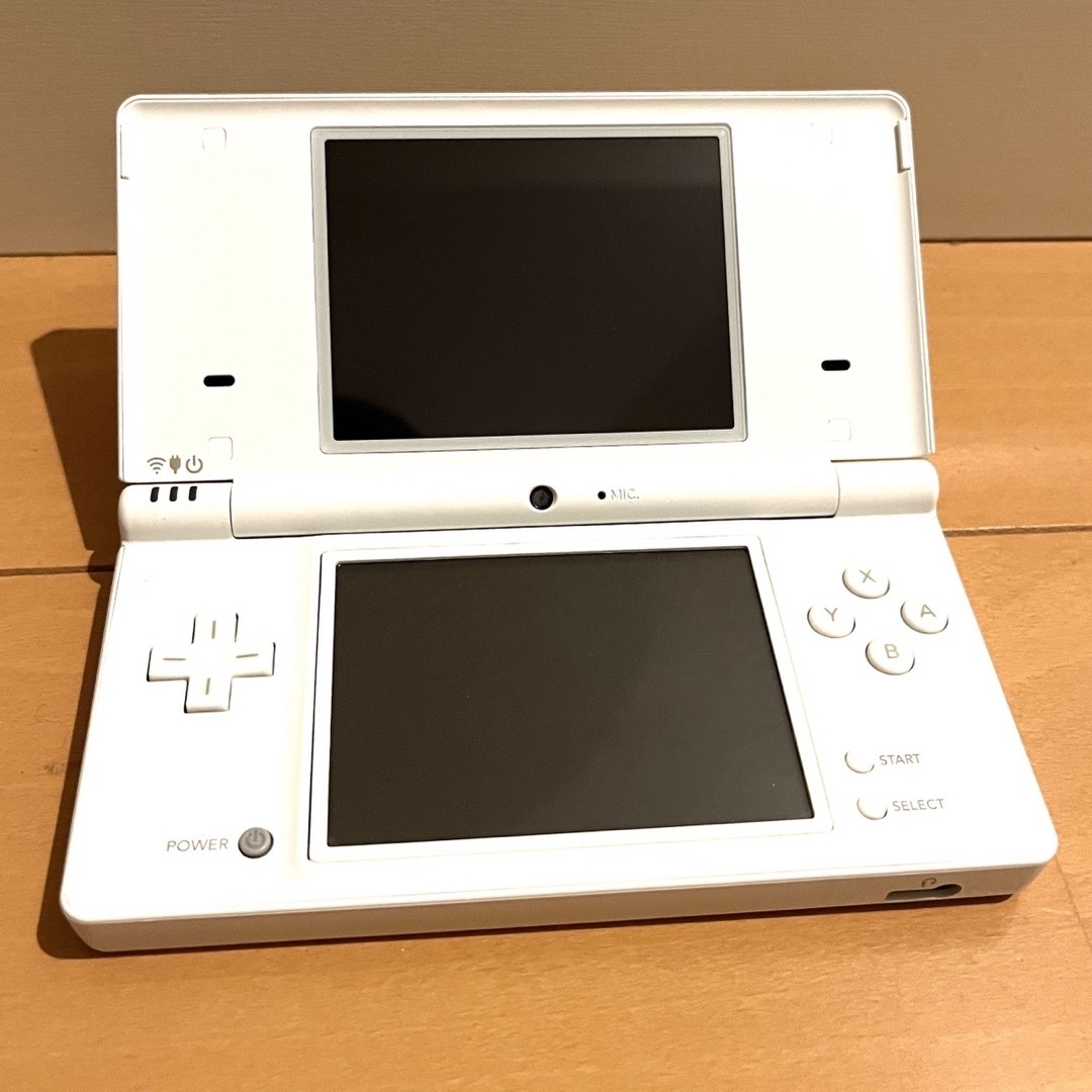 ニンテンドーDS(ニンテンドーDS)のNintendo DSi (ホワイト) TWL-001 動作確認済み エンタメ/ホビーのゲームソフト/ゲーム機本体(携帯用ゲーム機本体)の商品写真