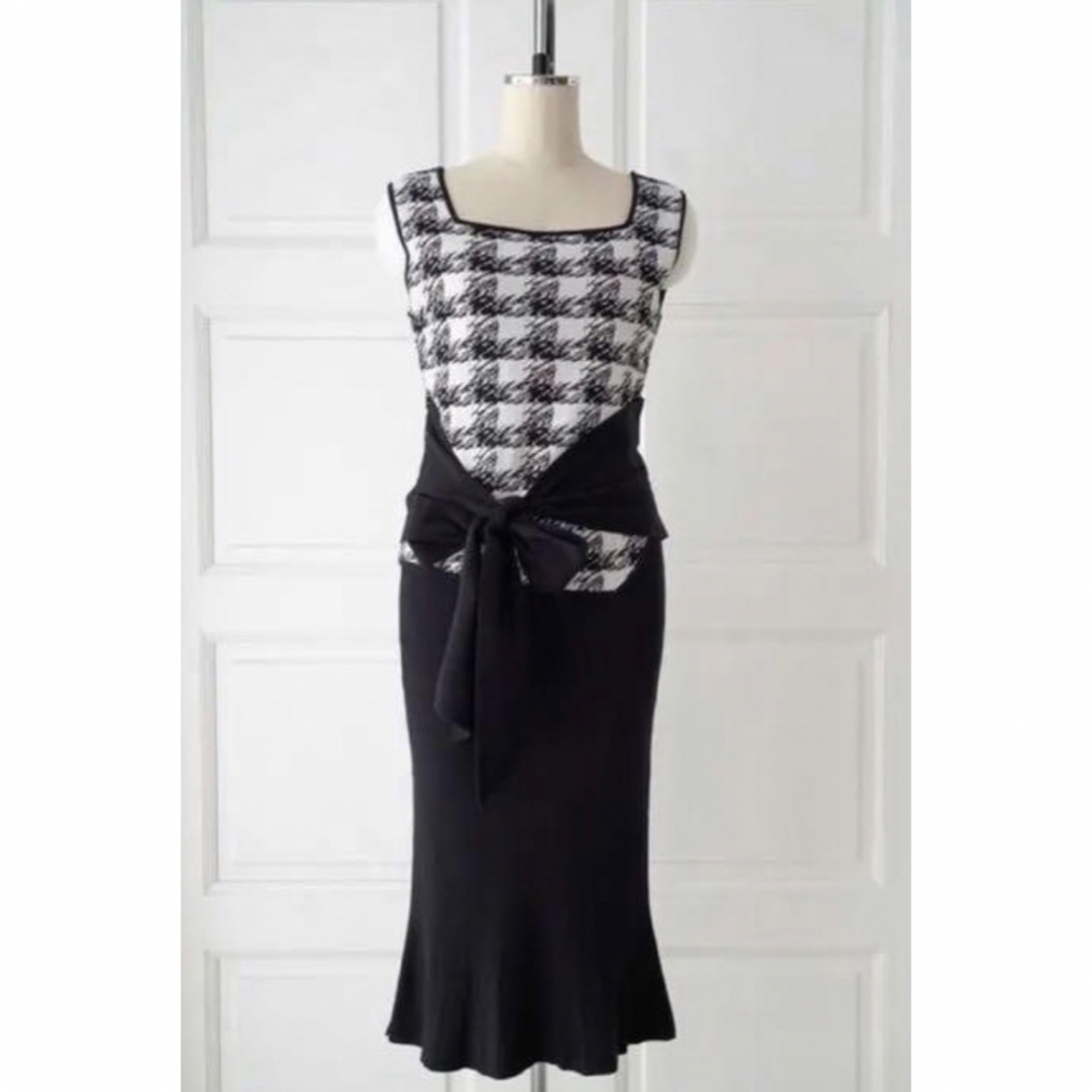 Her lip toHoundstooth Belted Knit Dress﻿