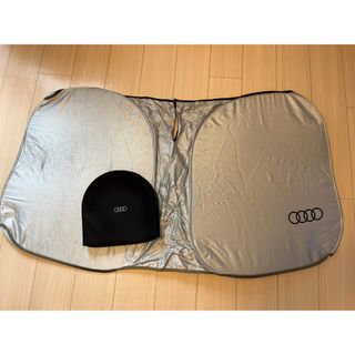 アウディ(AUDI)のAUDI 純正 Sサイズ フロントガラスシェード&ケース(車内アクセサリ)