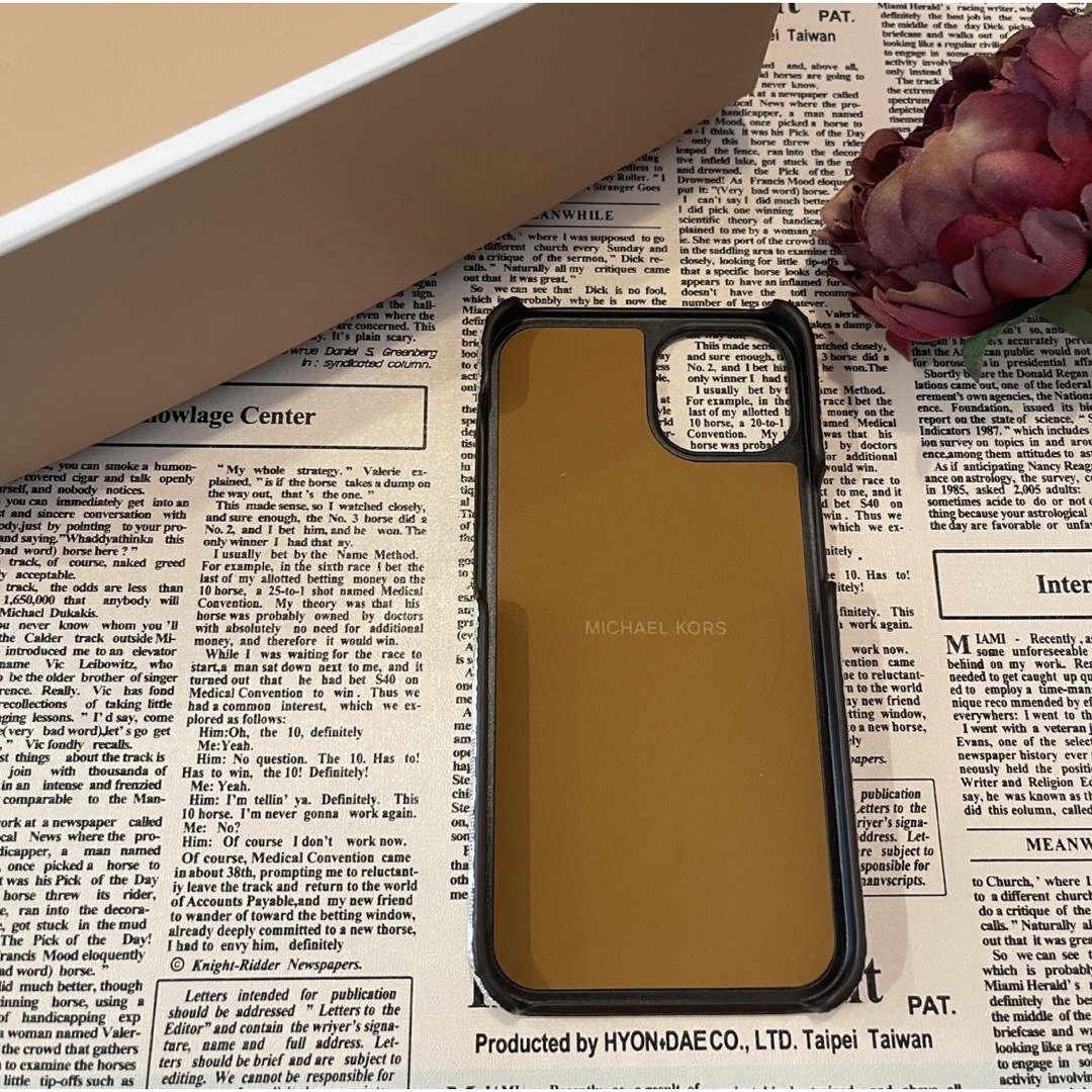 Michael Kors(マイケルコース)のマイケルコースのiPhone13対応ケース スマホ/家電/カメラのスマホアクセサリー(iPhoneケース)の商品写真