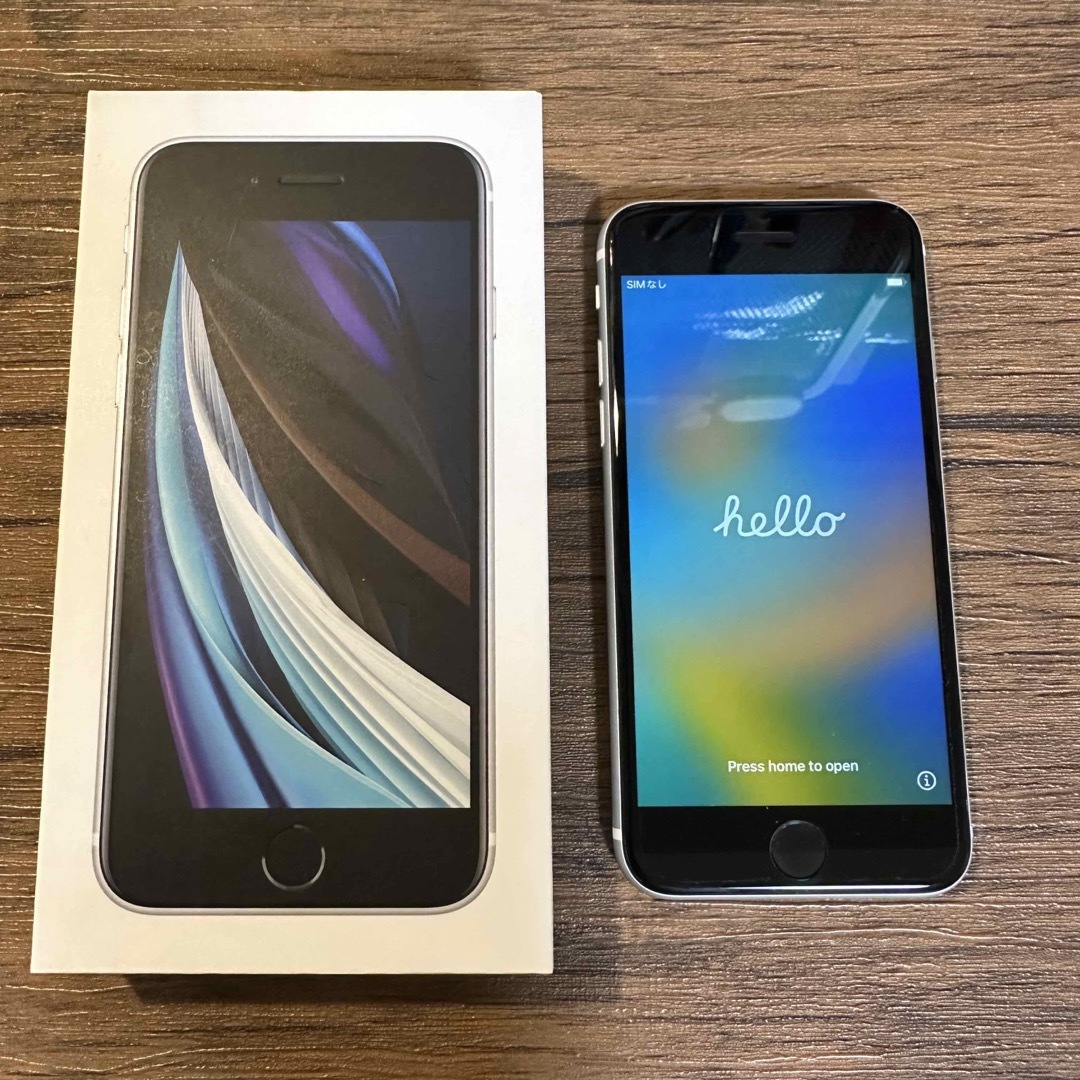 Apple 美品 SIMフリー iPhone SE2 GB white の通販 by fashion