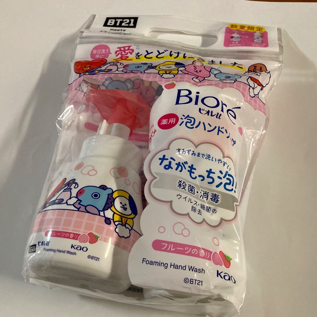 Biore(ビオレ)のBTS BT21 花王 コラボ ビオレu 泡ハンドソープ セット フルーツの香り コスメ/美容のボディケア(ボディソープ/石鹸)の商品写真