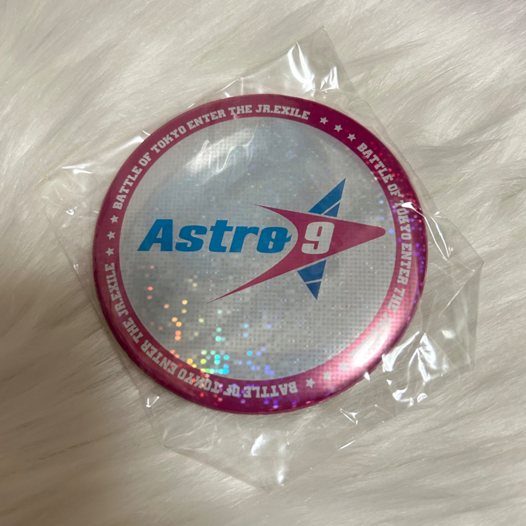 最終値下げ FANTASTICS Astro9 BOT 缶バッジ エンタメ/ホビーのタレントグッズ(ミュージシャン)の商品写真