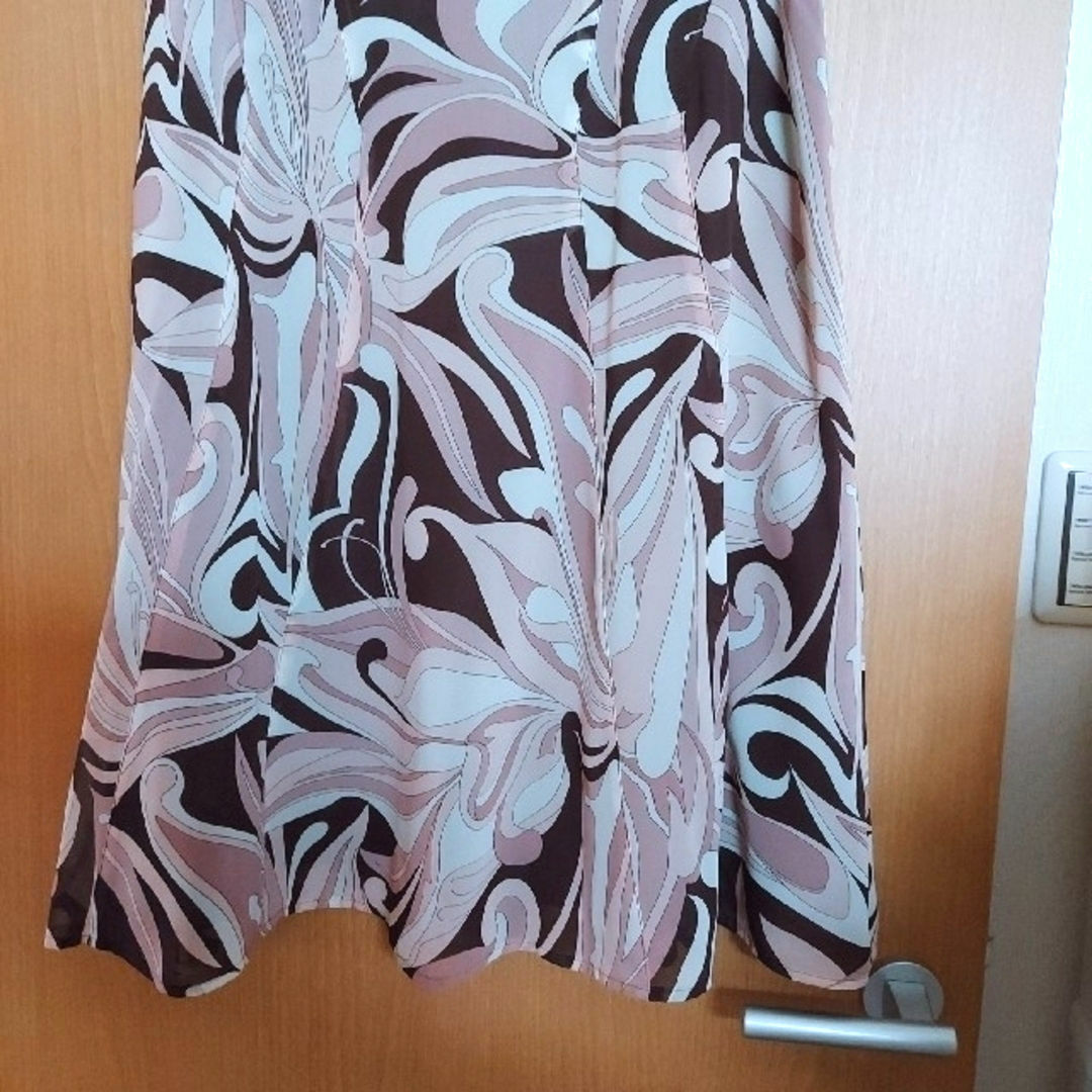ベルメゾン(ベルメゾン)の美品 80  裾フレア スカート (ピンク系柄) 大きいサイズ レディースのスカート(ひざ丈スカート)の商品写真