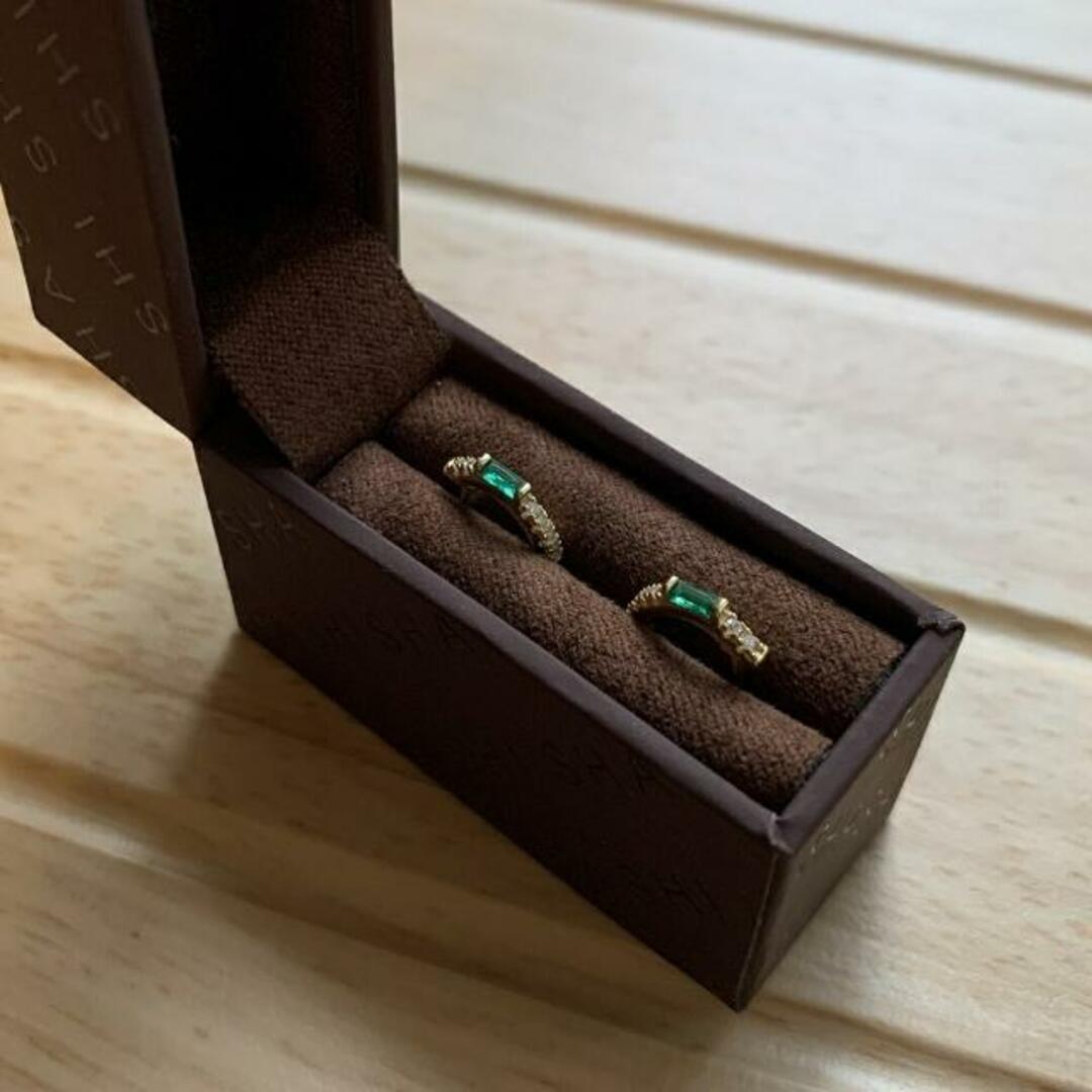 Shashi(シャシ)のSHASHI(シャシ) SH-E458 Emerald Baguette Huggie ピアス レディースのアクセサリー(ピアス)の商品写真