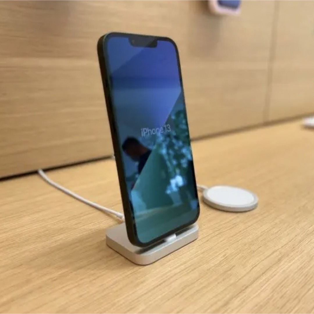 Apple(アップル)の新品　Apple iPhone Lightning Dock ゴールド　純正品 スマホ/家電/カメラのスマホアクセサリー(その他)の商品写真