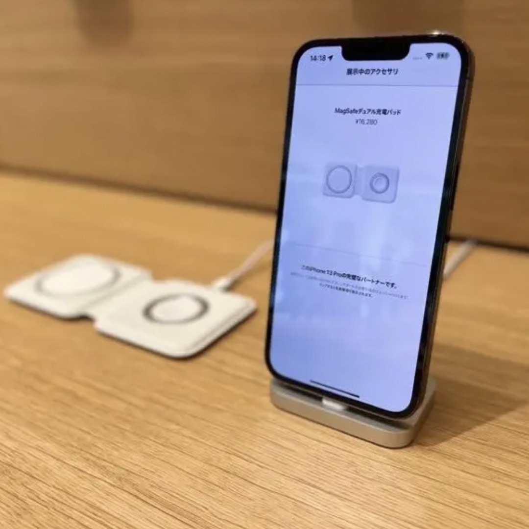 Apple(アップル)の新品　Apple iPhone Lightning Dock ゴールド　純正品 スマホ/家電/カメラのスマホアクセサリー(その他)の商品写真