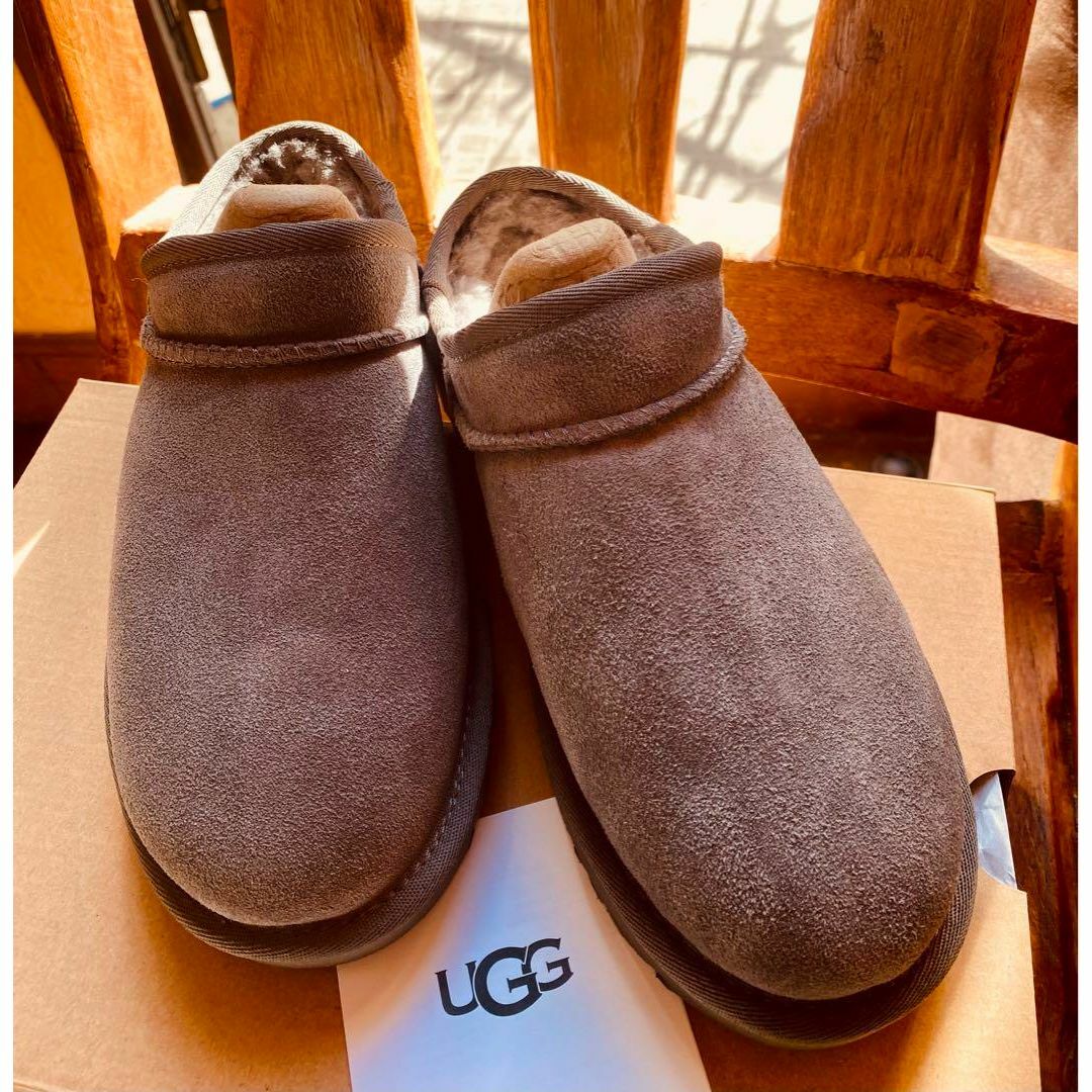 UGG(アグ)のT.M様　　✨23cm✨新品✨希少色✨UGG✨CLASSIC SLIPPER✨ レディースの靴/シューズ(サンダル)の商品写真