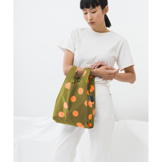 バグゥ(BAGGU)のBAGGU ドット オリーブ　ベビーサイズ(エコバッグ)