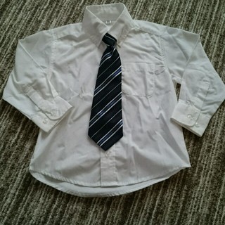 ニシマツヤ(西松屋)の美品 ネクタイ付ボタンダウンシャツ 95 男の子(ドレス/フォーマル)