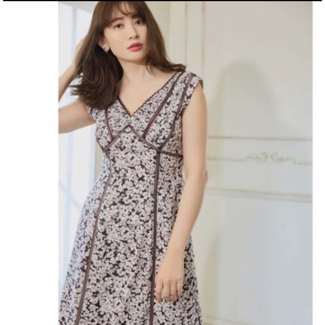 【完売品】Herlipto Lace Trimmed Floral Dress