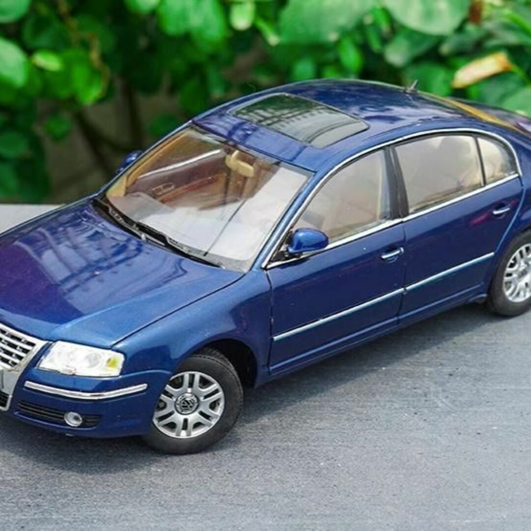 ミニカー 1/18 フォルクスワーゲン パサート PASSAT ブルー