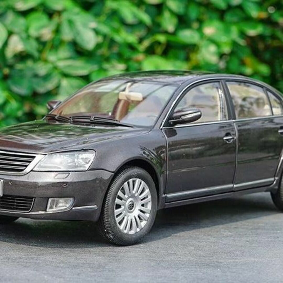 ミニカー 1/18 フォルクスワーゲン パサート PASSAT ブラウン