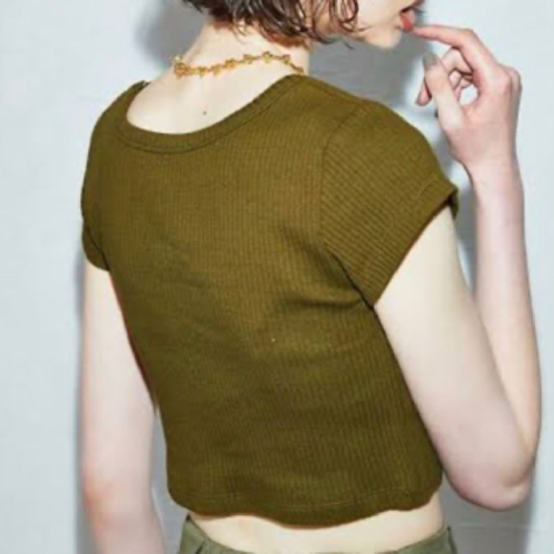 JUEMI(ジュエミ)のジュエミ juemi リブTシャツ◆olive レディースのトップス(Tシャツ(半袖/袖なし))の商品写真