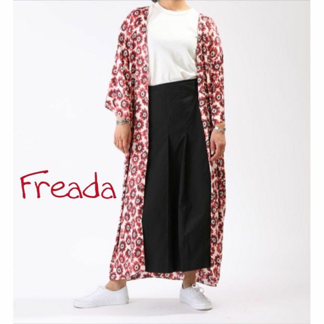 Freada フラワープリントサテンガウン フリーダ レディースのトップス(カーディガン)の商品写真