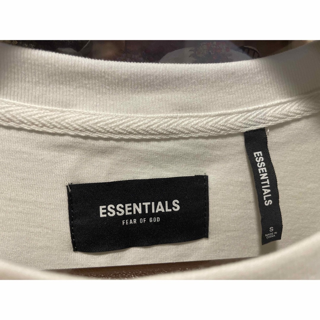 FEAR OF GOD(フィアオブゴッド)の国内正規品FOG ESSENTIALS リフレクターロゴ  Tシャツ　サイズS メンズのトップス(Tシャツ/カットソー(半袖/袖なし))の商品写真