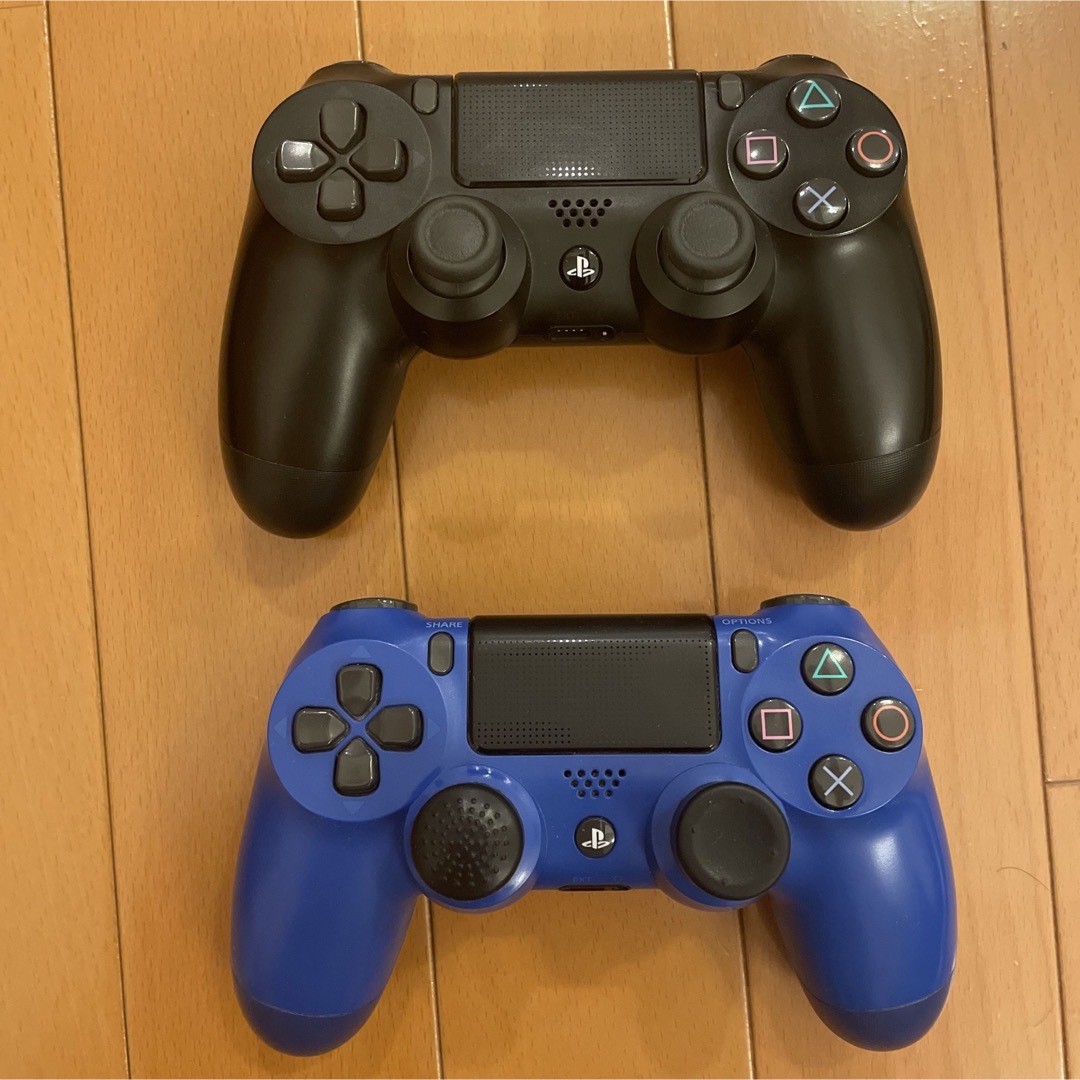 SONY(ソニー)のSONY PlayStation4 Pro 1TB CUH-7200BB01 エンタメ/ホビーのゲームソフト/ゲーム機本体(家庭用ゲーム機本体)の商品写真