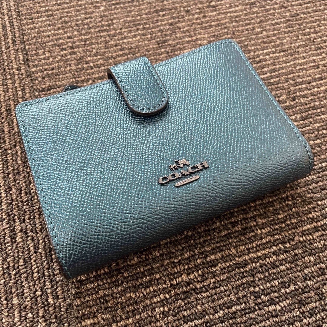 COACH(コーチ)の美品！コーチ 二つ折り財布 F54010 ロゴ金具 エメラルドグリーン レディースのファッション小物(財布)の商品写真