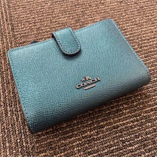 コーチ(COACH)の美品！コーチ 二つ折り財布 F54010 ロゴ金具 エメラルドグリーン(財布)