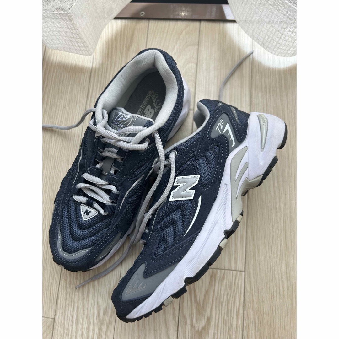 New Balance ml725 スニーカー 美品 人気 カジュアル | フリマアプリ ラクマ