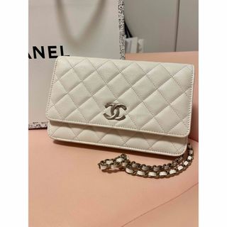 シャネル(CHANEL)のCHANEL チェーンウォレット　キャビアスキン　ホワイト(財布)