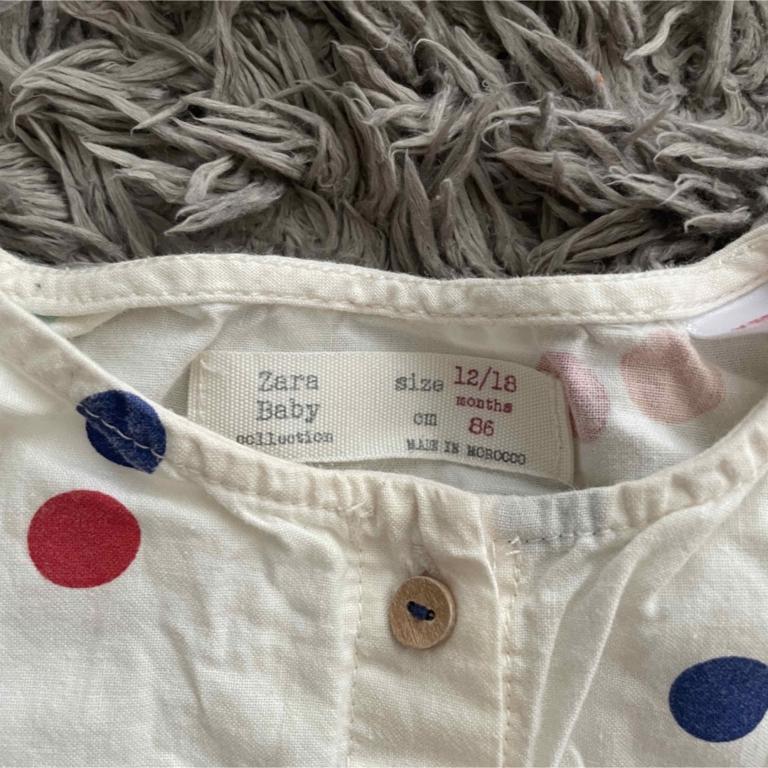 ZARA KIDS(ザラキッズ)のザラベイビー　ドットブラウス　86 キッズ/ベビー/マタニティのベビー服(~85cm)(シャツ/カットソー)の商品写真