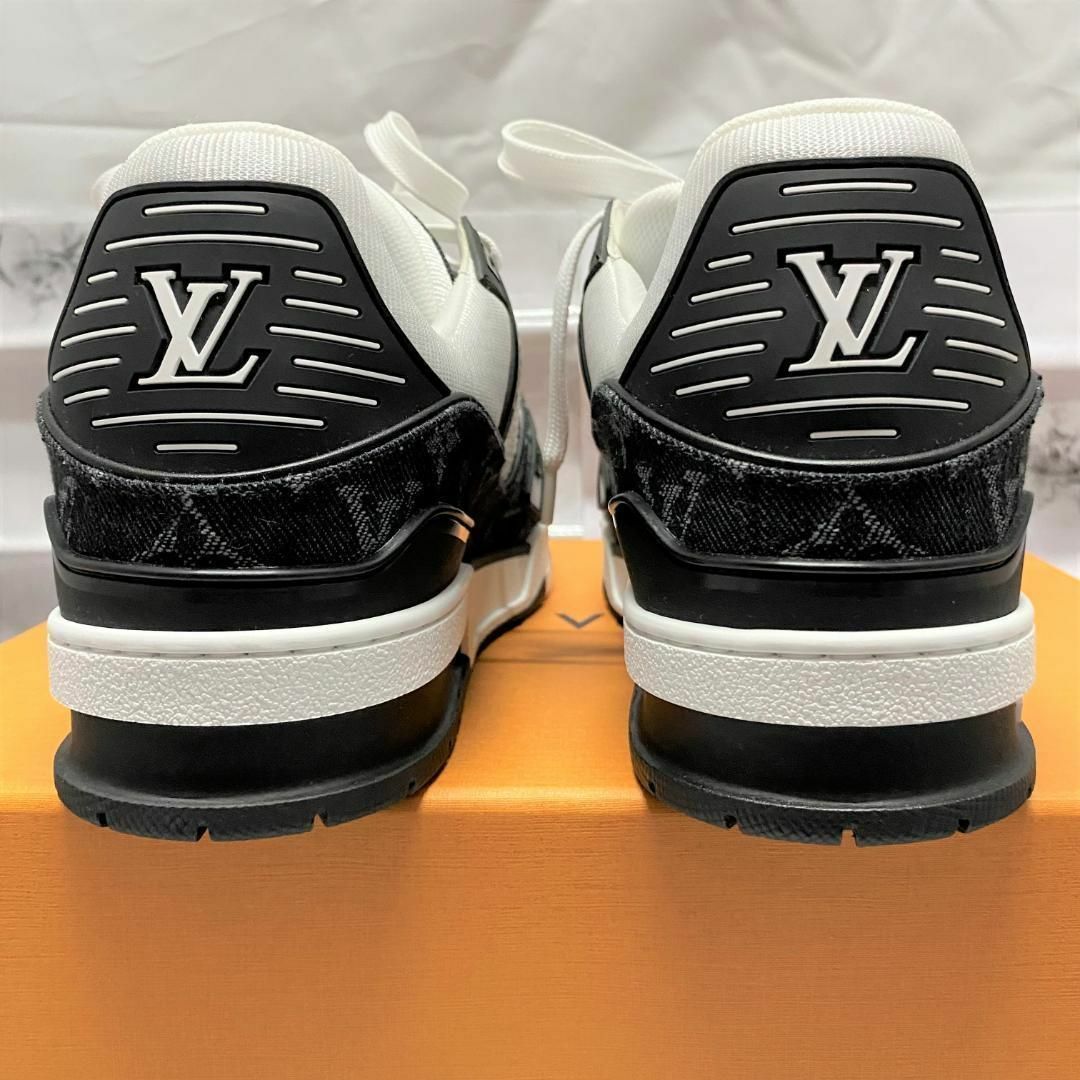 LOUIS VUITTON(ルイヴィトン)のサイズ 7 ルイヴィトン トレーナー スニーカー ブラック デニム メンズの靴/シューズ(スニーカー)の商品写真