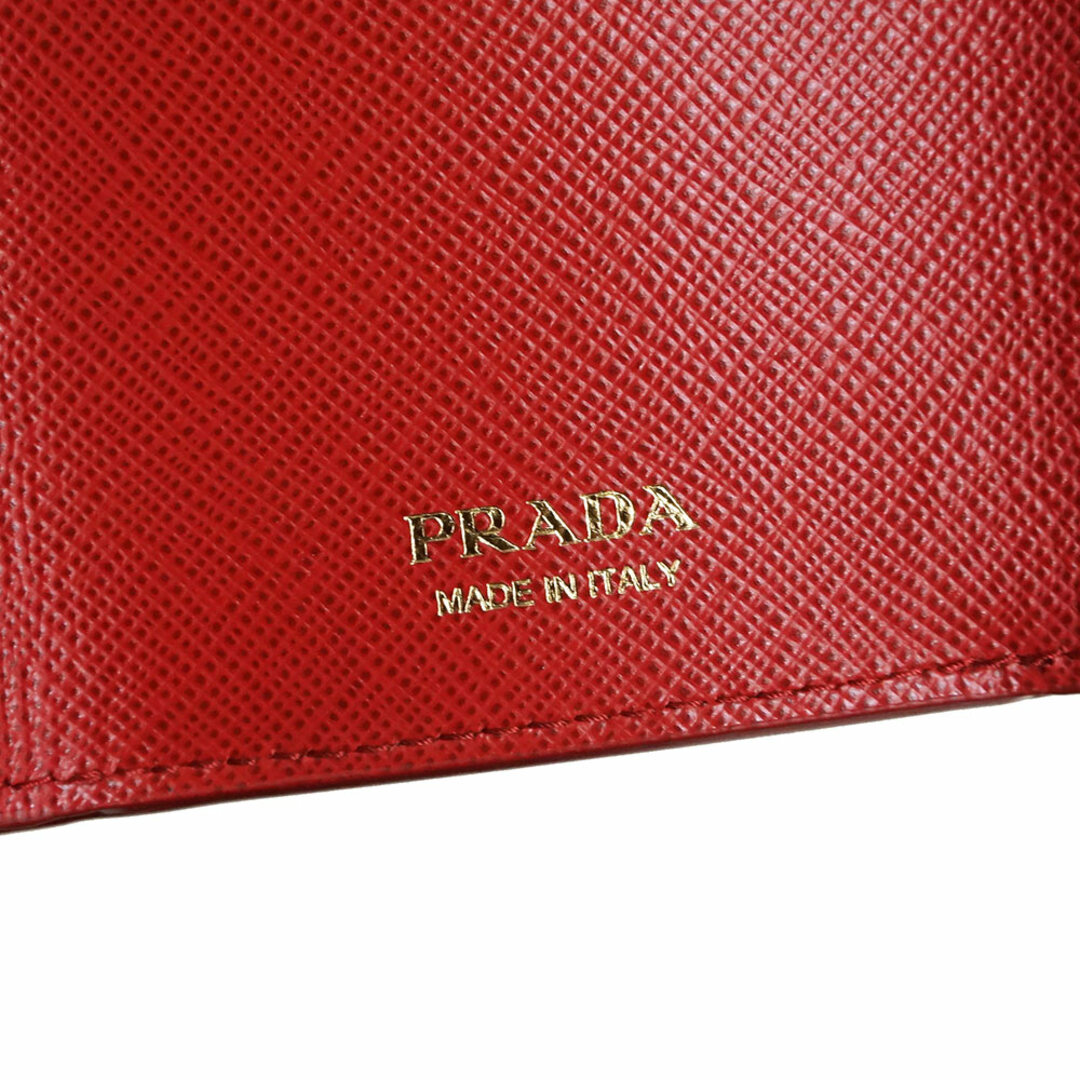 プラダ サフィアーノ メタル コンパクト 三つ折り財布 レザー フォーコ レッド 赤 ゴールド金具 1MH021 箱付 PRADA（新品・未使用品）