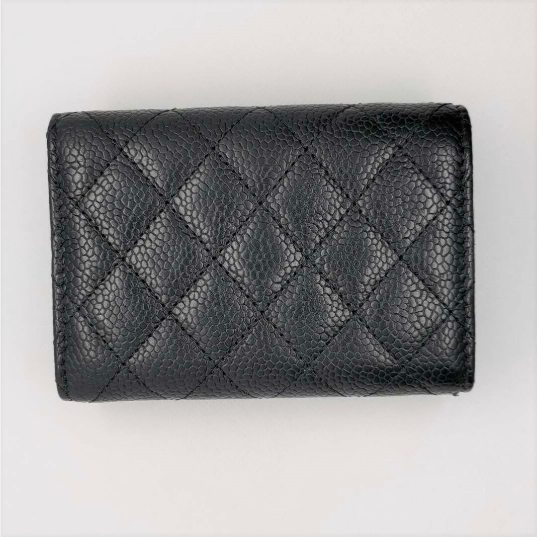 CHANEL(シャネル)の【クリスマスセール 通常124,800円⇒95,555円】 シャネル CHANEL ボーイ シャネル スモール ウォレット 三つ折り 財布 マトラッセ ブラック 黒 キャビア スキン A84432 レディース 【中古 AB ランク】 送料無料 当店通常価格124,800円 レディースのファッション小物(財布)の商品写真