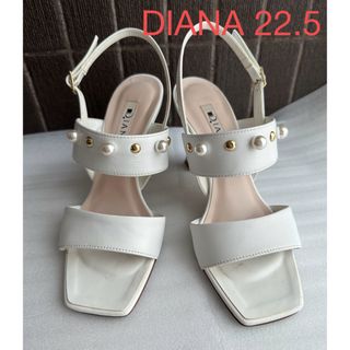 ダイアナ(DIANA)のダイアナ　パール付きサンダル　22.5cm(サンダル)