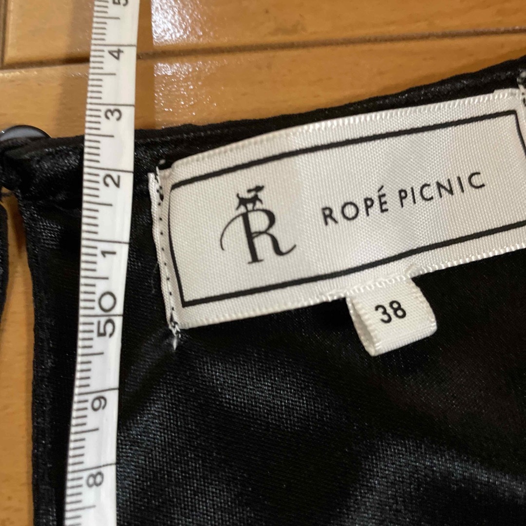 Rope' Picnic(ロペピクニック)のロペピクニック　トップス　ブラック　ビジュー付き　値下げ レディースのトップス(カットソー(半袖/袖なし))の商品写真