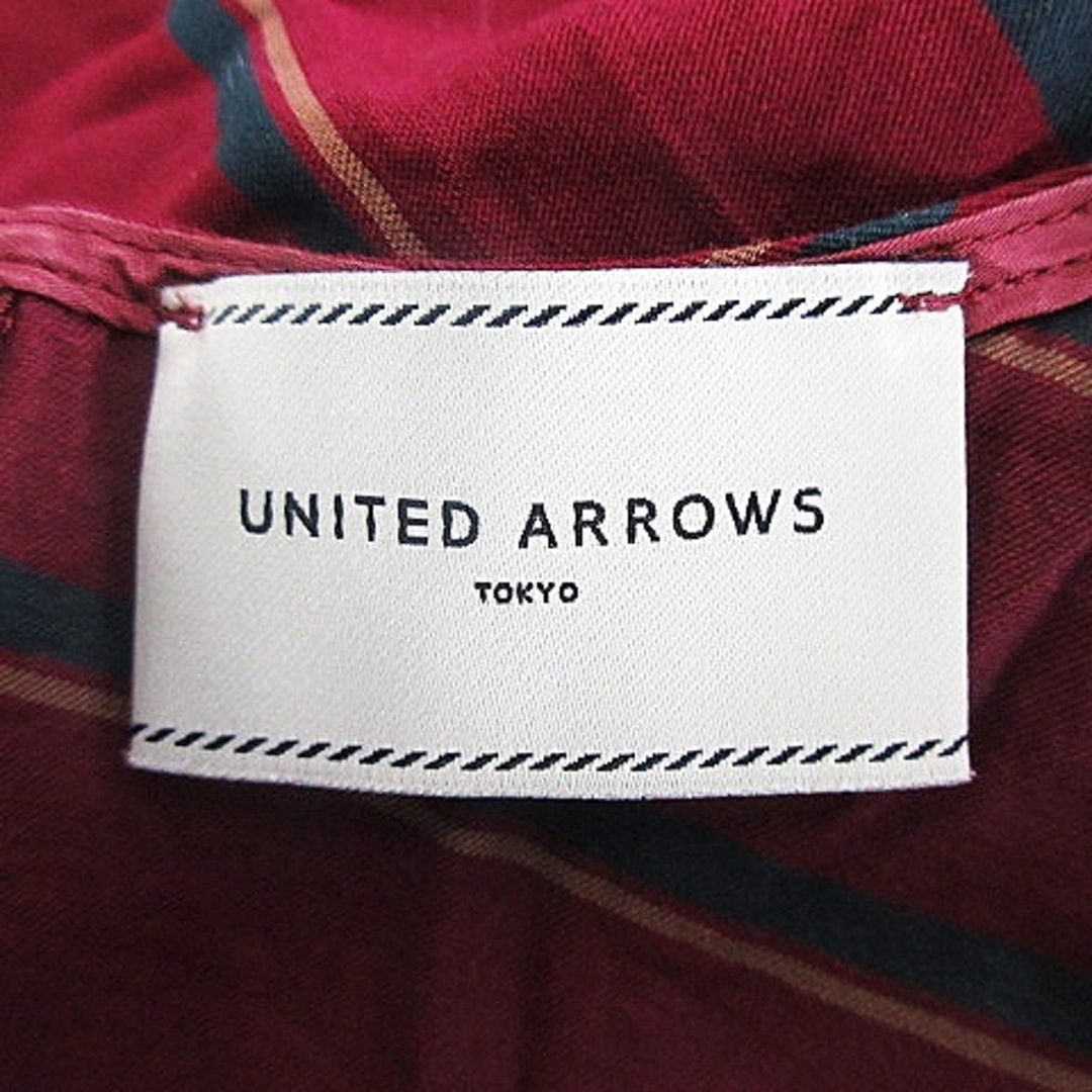 UNITED ARROWS(ユナイテッドアローズ)のユナイテッドアローズ ブラウス カットソー 半袖 ラウンドネック 総柄 赤 緑 レディースのトップス(シャツ/ブラウス(半袖/袖なし))の商品写真