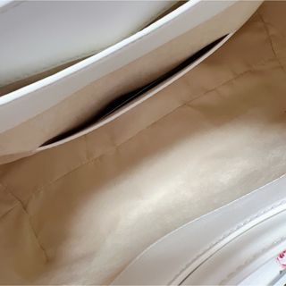Charles and Keith - ローラー ベルトホーボーバッグ (White)の通販