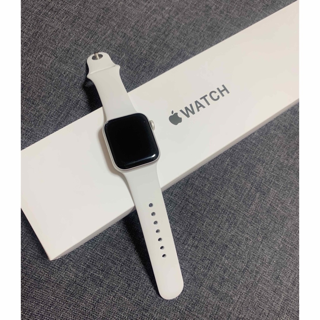 Apple Watch SE(GPSモデル) 40mmシルバーアルミニウムケース 新着商品