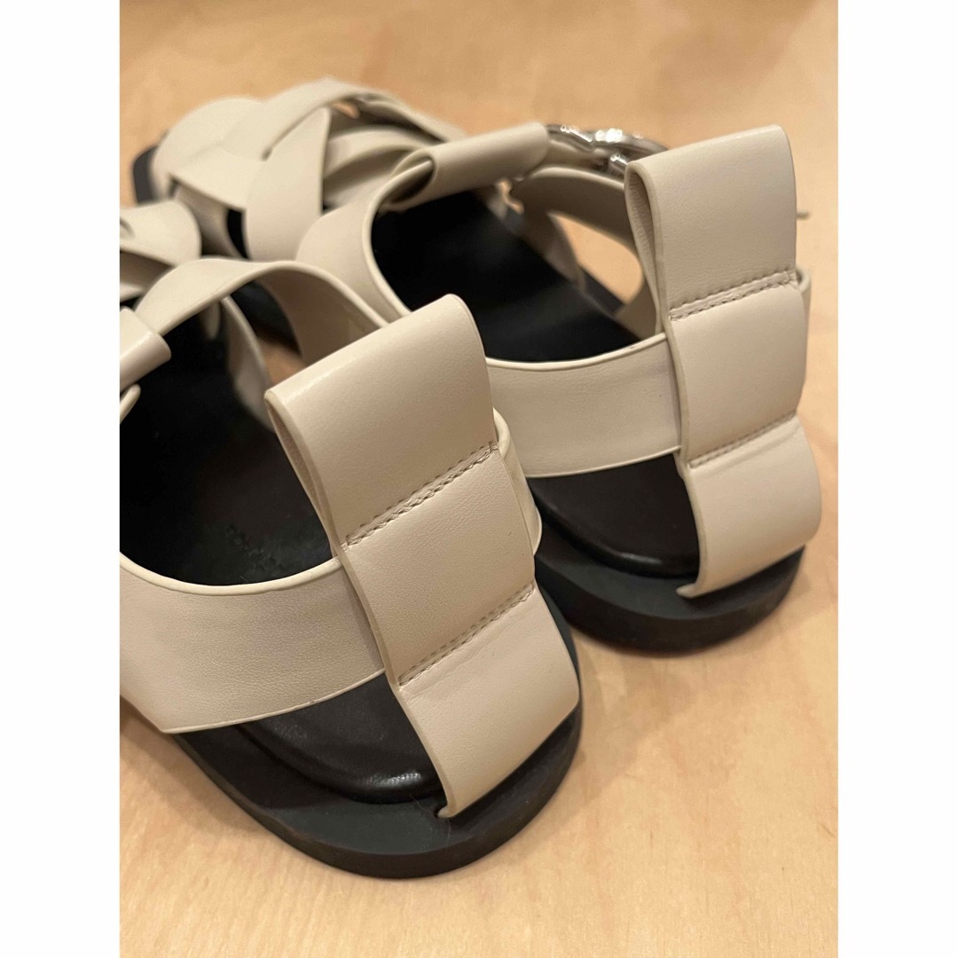 CAPRICIEUX LE'MAGE(カプリシューレマージュ)の【新品】CAPRICIEUX LE'MAGE グルカサンダル 23.5㎝ レディースの靴/シューズ(サンダル)の商品写真