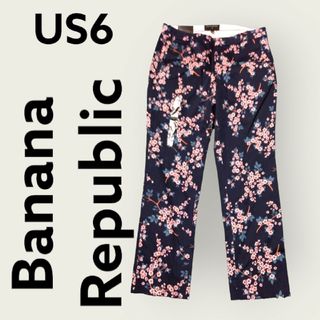 バナナリパブリック(Banana Republic)のバナナリパブリック花柄パンツUS6大きめ13-15号新品タグ付ネイビー(カジュアルパンツ)