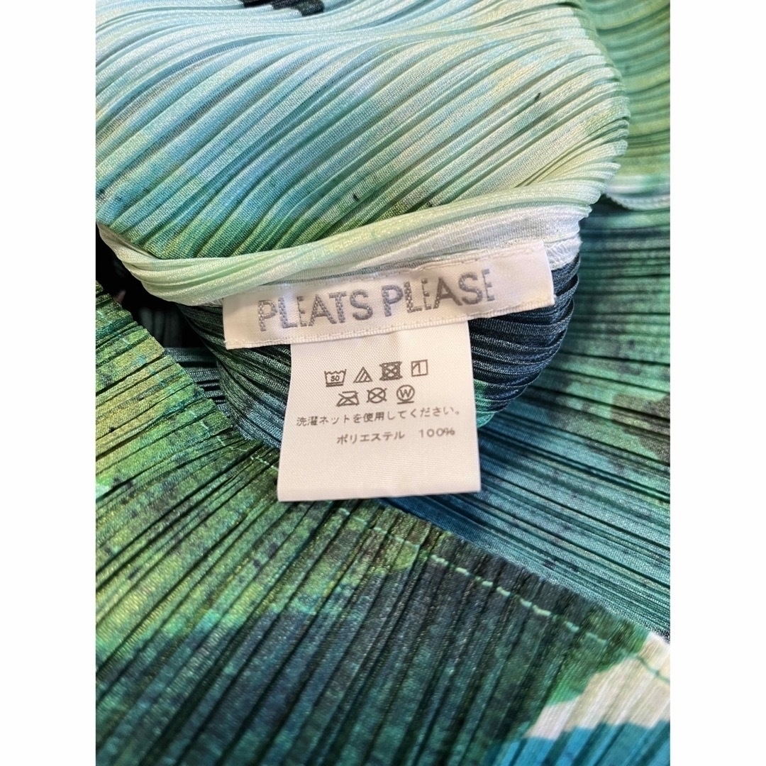 PLEATS PLEASE ISSEY MIYAKE(プリーツプリーズイッセイミヤケ)の希少‼️お洒落なトップス❣️人気のPetal Waltz レディースのトップス(シャツ/ブラウス(長袖/七分))の商品写真