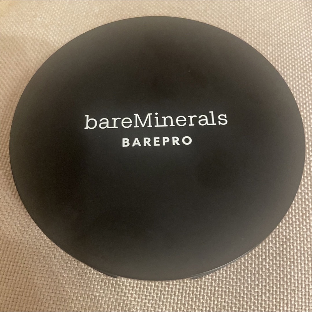 bareMinerals(ベアミネラル)のベアプロ 16HR パウダー ファンデーション コスメ/美容のベースメイク/化粧品(ファンデーション)の商品写真