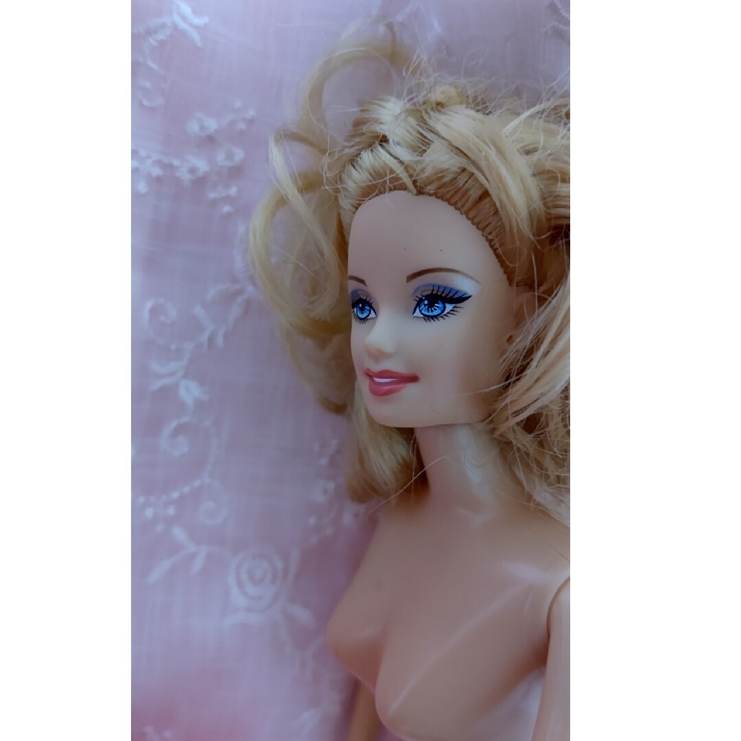 Barbie(バービー)のBarbie 人形 ドレス付き ハンドメイドのぬいぐるみ/人形(人形)の商品写真