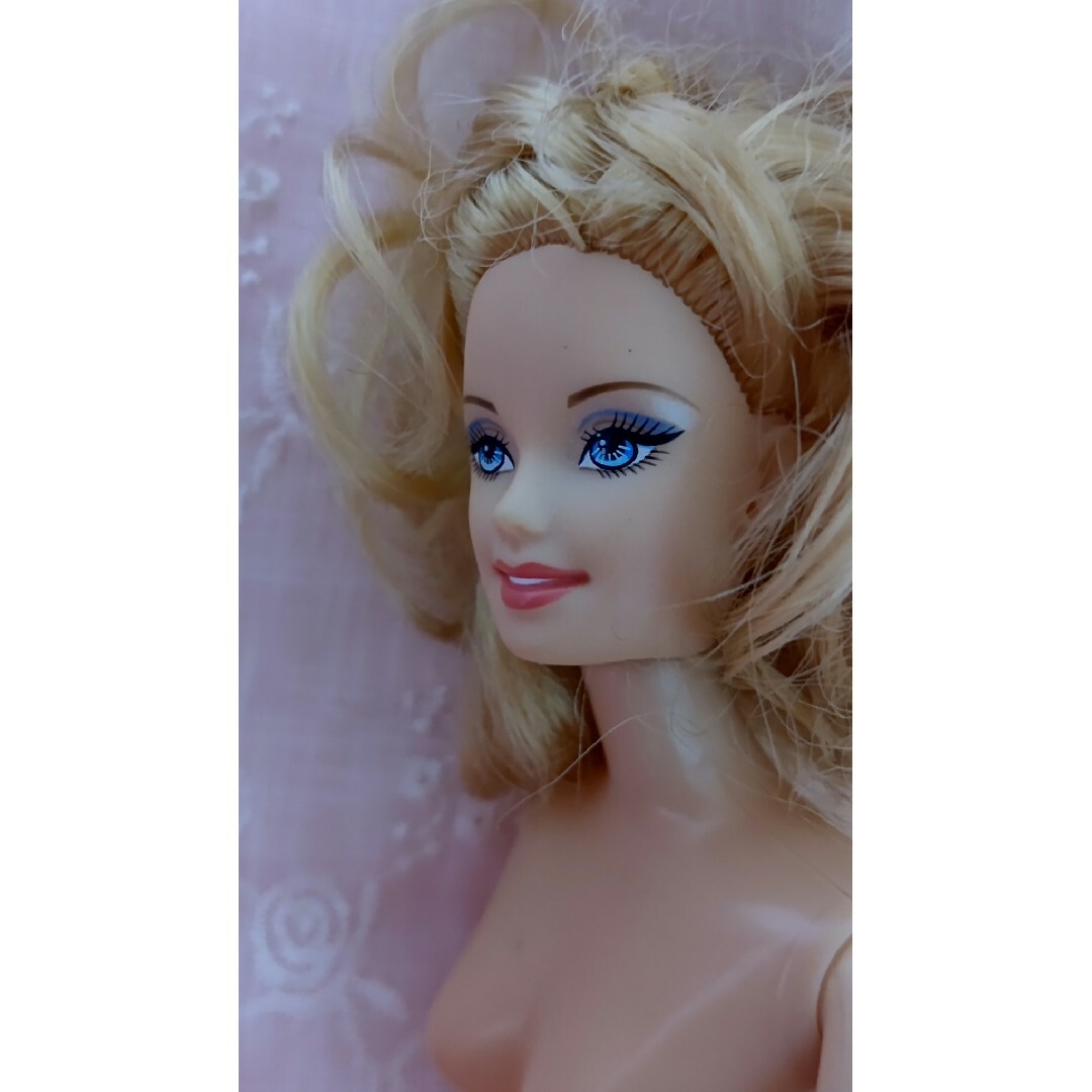 Barbie(バービー)のBarbie 人形 ドレス付き ハンドメイドのぬいぐるみ/人形(人形)の商品写真