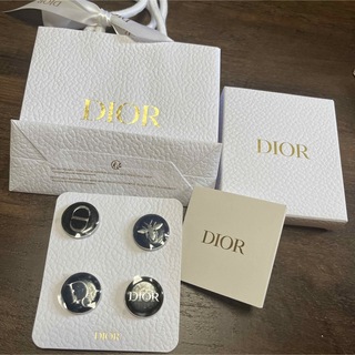 ディオール(Dior)のDior ノベルティ　ピンバッジ　ショッパー付(チャーム)